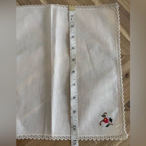 White linen hand embroidered delicate floral dinner napkins set of 4 - Picture 4 of 7